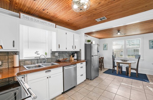 Indian Pass House | On Indian Pass! 4 Bedrooms, Sleeps 8, Boat Parking, Bikes, Pets Welcome!
