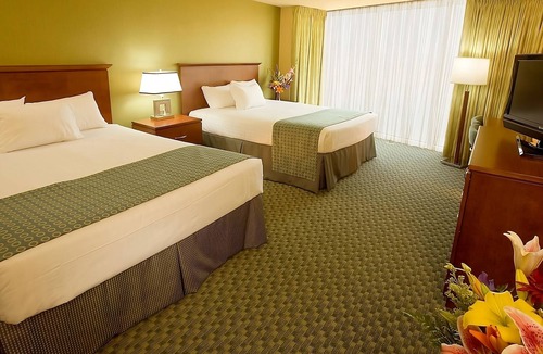 Laughlin Hotel | Panorama Room 2 Queens | Aquarius Casino Resort |Casino Adventure