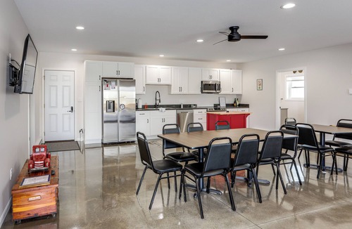 Oak Harbor House | Patio & Parking! Modern Bunkhouse Near Lake Erie