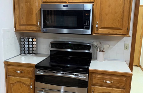 Olathe House | Peaceful 3-bedroom accessible ranch home with AC, WiFi in Eastside Olathe.