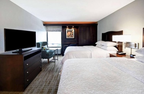 Overland Park Hotel | Pet-Friendly Stay | 0.9 mi to Topgolf Kansas City & Free Breakfast