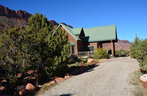 Castle Valley House | Pet friendly tranquil 3-bedroom house in Castle Valley, close to Moab and Arches
