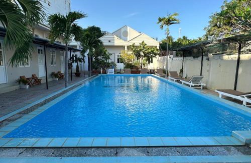East Ham Tien Beach Hotel | Pharos Guesthouse