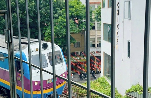 Old Quarter Apartment | Pho Co - OQ Hanoi Stay Railway View AC highspeed WIFI - The Train Home Hanoi