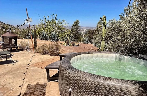 San Antonio de las Minas RV Rental | Private Jacuzzi | Mountain View | Wine Country