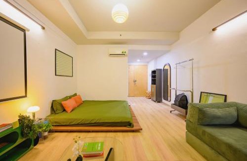 District 10 Apartment | Private Sage Green & Projector Studio In Center District 10
