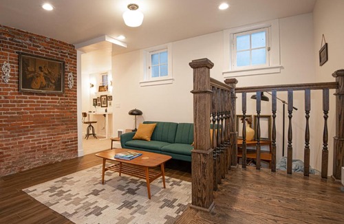 Alphabet Historic District Apartment | Queen Anne Guest Apartment In Historic District