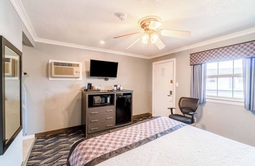 Ira Hotel | Queen Bed Non‑Smoking + Free Parking | Easy Walk to Downtown Snyder