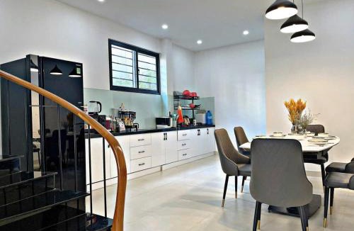 Phuong Hotel | Quynh An Home