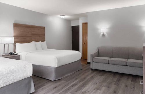 Cedar Rapids - Iowa City Hotel | Ramada by Wyndham Cedar Rapids South