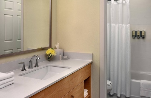 Westlake Hotel | Relax and Unwind! 3 Comfortable Units, Free Parking, Pets Allowed,
