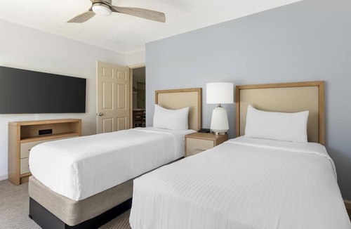 Berkeley Hotel | Relax, Explore & Unwind in This Inviting Family Getaway l Outdoor & Indoor Pools