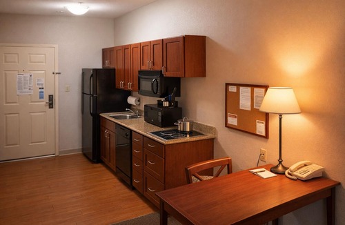Hot Springs Hotel | Relax & Recharge in 4 Modern, Updated Suites Near Hot Springs & Lake Hamilton