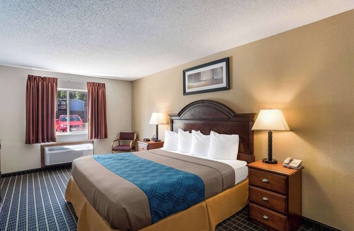 Cedar Rapids - Iowa City Hotel | Rodeway Inn Cedar Rapids Westdale