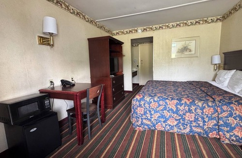 Dunmore Hotel | Rodeway Inn Dunmore