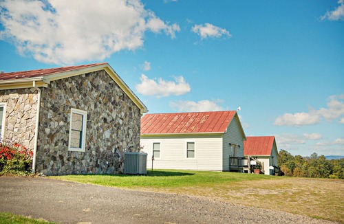 Castleton Cottage | Romantic Cottage with Private Hot Tub