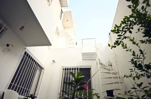 Villahermosa House | ROOM WITH PRIVATE BATHROOM, IN A HOUSE WITH SHARED AMENITIES AND A POOL