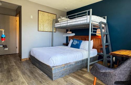 Ilwaco Hotel | Salt Hotel & Pub