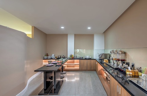 Bui Thi Xuan Hotel | SAZI Resin Hotel - Free Nails/HairWash