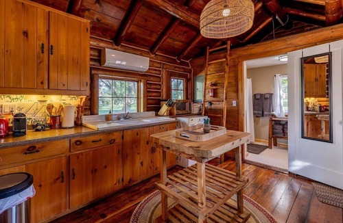 Shell Cabin | Shell Town Cabin- Classis Log Cabin, Large Fireplace, Base of the Bighorns Location