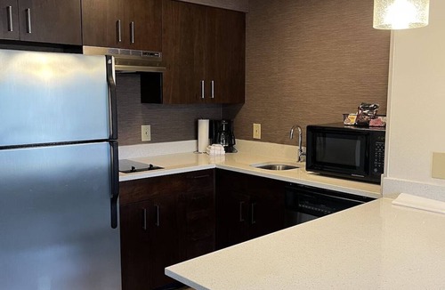 Cary Hotel | Spacious Good-Value Accommodation! Full Kitchen, Free Breakfast, Swimming Pool!