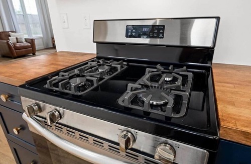 Washington Apartment | Square Haven Duplex -Walk to Pubs Cafe & Ice Cream