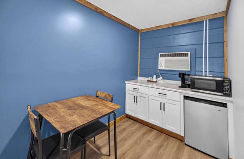 Cedar Bluff Apartment | Starboard State Rooms at Little River Marina