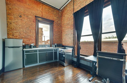 Marshall Apartment | Steps to Shops & Dining: Downtown Marshall Studio!