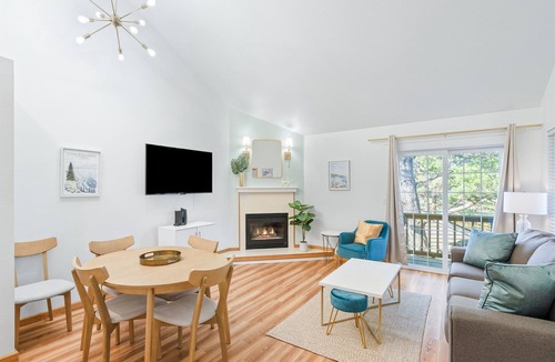 Tolovana Park House | Steps to the beach and downtown|3 ensuite BDR beach home|3 fireplaces|WiFi