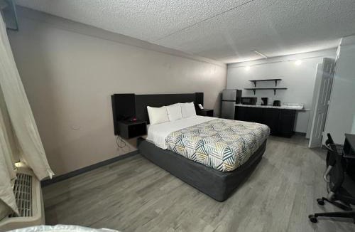 Encanto Hotel | Studio 6 Phoenix, AZ Midtown