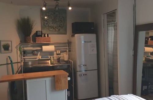 Lake Worth Apartment | Studio/clean/cozy. 3 min 2 beach Lake Worth Beach