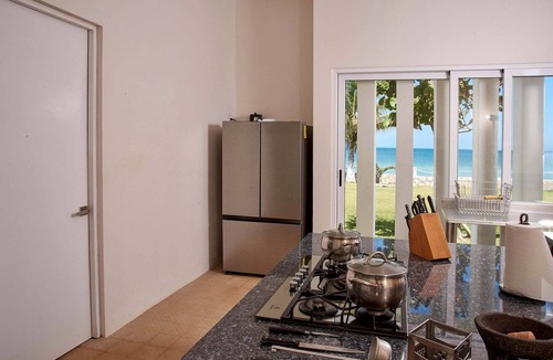 Chicxulub Puerto Villa | Stunning beachfront Suites Wi-Fi East of Progreso