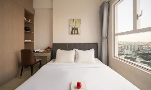 District 7 Apartment | Sunrise city town bed room