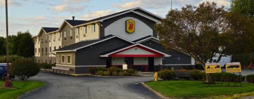 Austintown Hotel | Super 8 by Wyndham Youngstown/Austintown