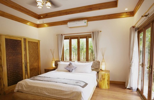 Cam An Villa | The Boathouse Luxurious 3BR w /bath tubs