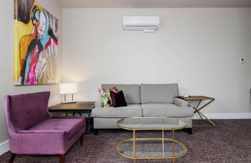 Dundee Hotel | The Dundee - A Trace Hotel