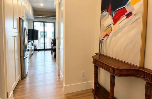 Northeast South Bend Apartment | The Ruby | Boutique East Bank Studio