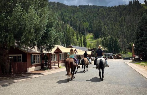 Red River Hotel | Three Bears Lodge