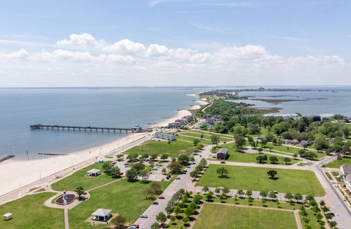 Buckroe Beach Apartment | Three blocks from the beach
