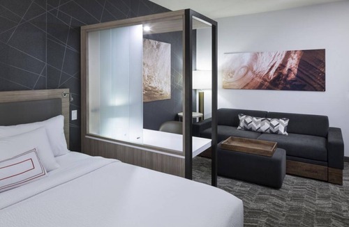 Clearwater Beach Hotel | Two Great Units, Pool, Near Clearwater Beach, Restaurant and Bar!