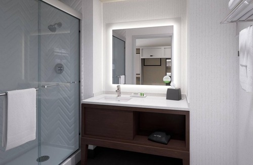 Barstow Hotel | Two Relaxed, Convenient Rooms w/Breakfast Near Restaurants + Gas Stations