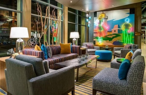 University District Hotel | University District Stay | 1 King Bed | Near Roosevelt Way