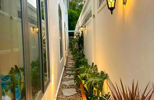 Hoa Loi Hotel | UP Garden Hotel