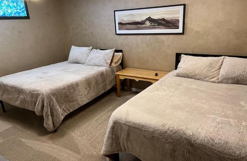 Iron Mountain House | Upscale & quiet great for remote work in town