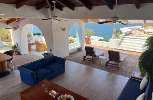 Zihuatanejo Bed & Breakfast | Villa de La Roca