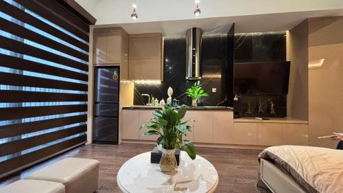 Trung Hoa Nhan Chinh Apartment | Vinhomes Dcapital Byscore Apartment
