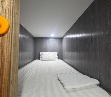 Cam Kim Hotel | VNJ Capsule 159
