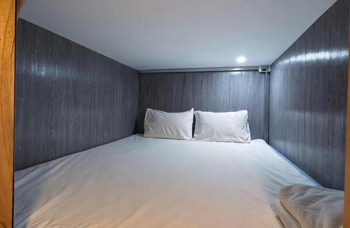 Cam Kim Hotel | VNJ Capsule 159