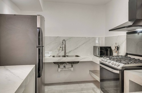 Lazaro Cardenas Apartment | Walk to Beach + Rooftop Views: Puerto Vallarta Apt