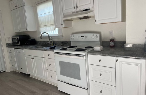 West Woodland House | Walkable Ballard 6-bed+3 bath, laundry and 2 kitchens, parking. 6 mi Lumen Field